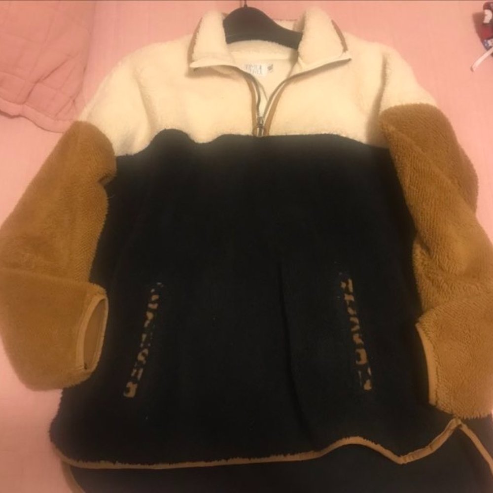 Time and Tru Fleece Pullover in great condition!